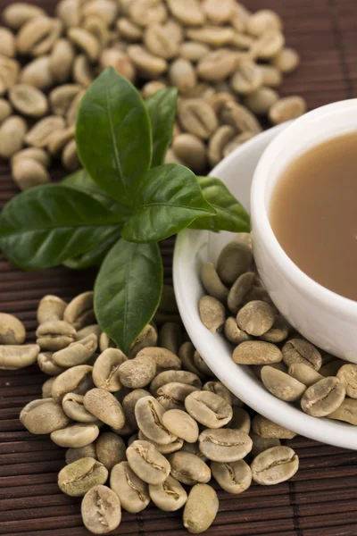 Green coffee. drink and beans — Stock Photo, Image