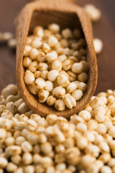 Quinoa popping — Stock Photo, Image