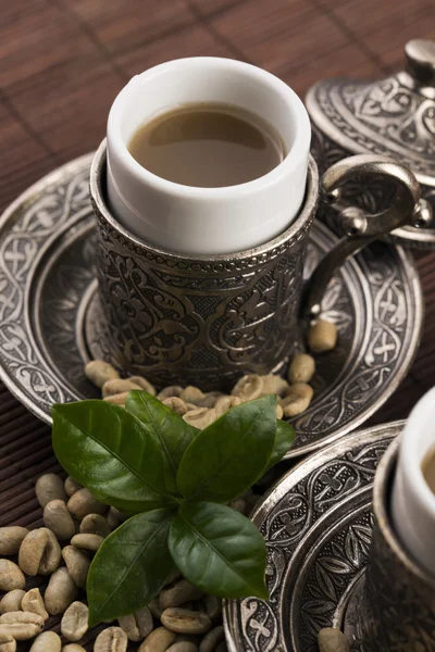 Groene koffie. drank en bonen — Stockfoto