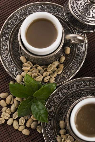 Groene koffie. drank en bonen — Stockfoto
