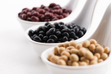 Üç renkli soya fasulyesi