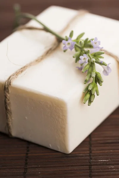 Lavender soap with lavender flowers — Stock Photo, Image