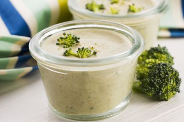 Tablo Kremalı brokoli çorbası