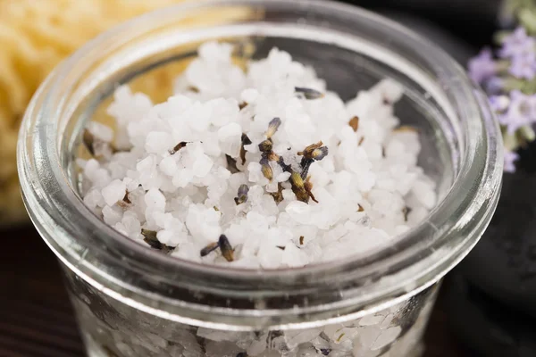 Homemade skin exfoliant (huden scrub) sea salt, olivolja och — Stockfoto