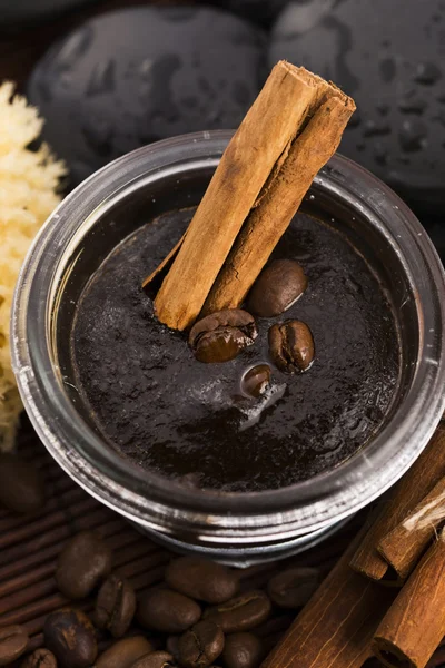 Zelfgemaakte gezicht en lichaam organische alle natuurlijke koffie scrub (peeling — Stockfoto