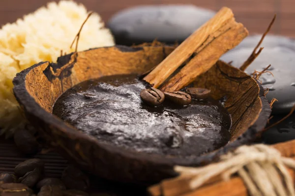 Hecho en casa cara y cuerpo orgánico todo exfoliante de café natural (peeling — Foto de Stock