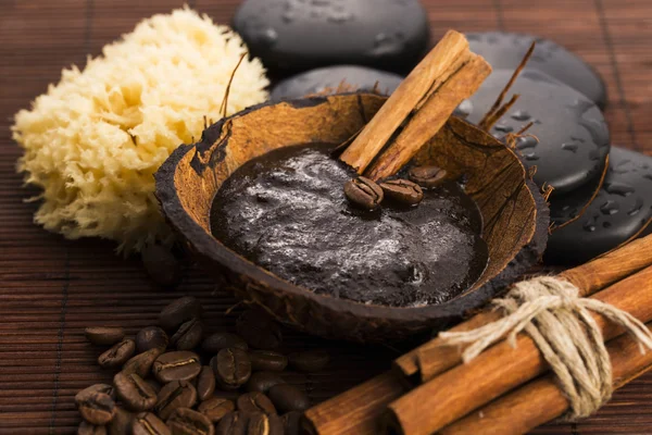 Hecho en casa cara y cuerpo orgánico todo exfoliante de café natural (peeling — Foto de Stock