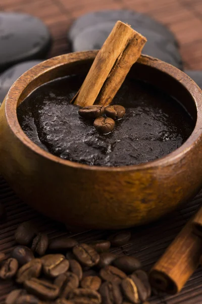 Zelfgemaakte gezicht en lichaam organische alle natuurlijke koffie scrub (peeling — Stockfoto