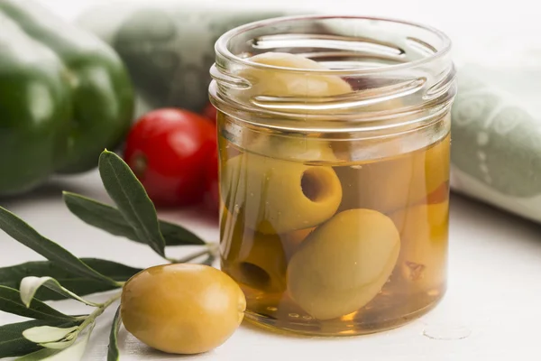 Pickled olives and olive tree branch — Stock Photo, Image