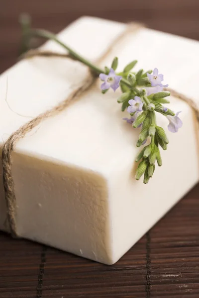 Lavender soap with lavender flowers — Stock Photo, Image