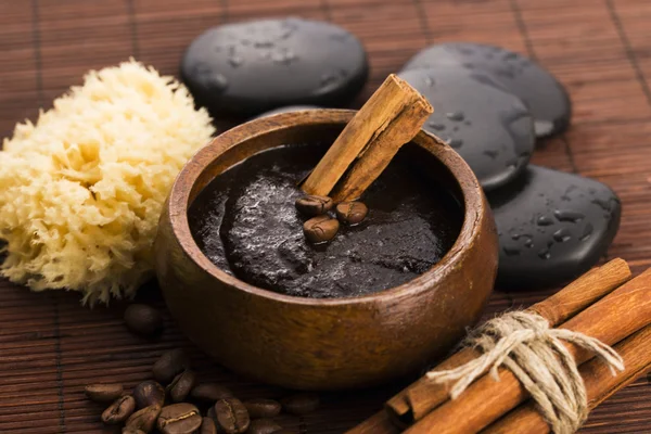 Zelfgemaakte gezicht en lichaam organische alle natuurlijke koffie scrub (peeling — Stockfoto