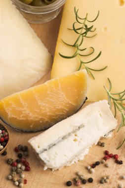 çeşitli peynir türleri