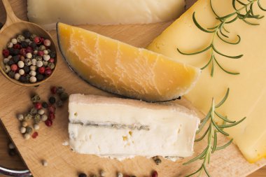 çeşitli peynir türleri