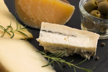 çeşitli peynir türleri