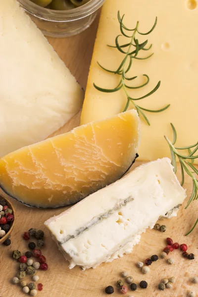 çeşitli peynir türleri