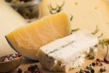 çeşitli peynir türleri