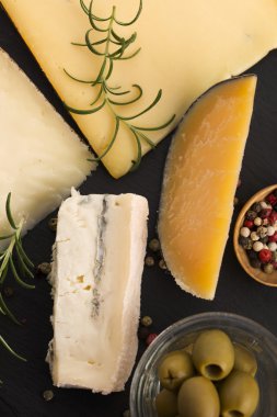 çeşitli peynir türleri