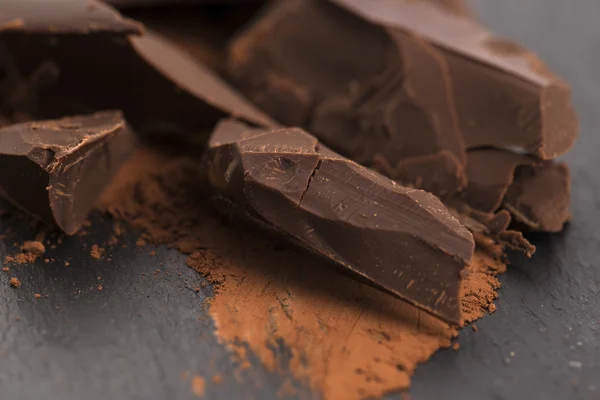 Chocolate picado con cacao —  Fotos de Stock