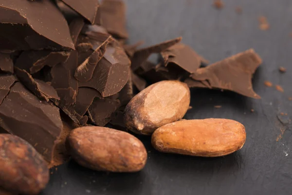 Chocolate picado con cacao — Foto de Stock