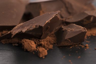 Kakao ile kıyılmış çikolata