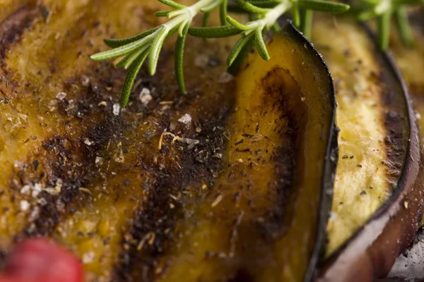 Rodajas de berenjena a la parrilla — Foto de Stock