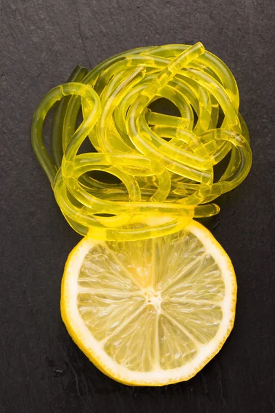 Espaguete de frutas molecular com limão — Fotografia de Stock