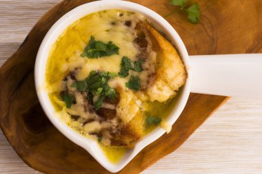 Fransız soğan çorbası