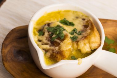 Fransız soğan çorbası