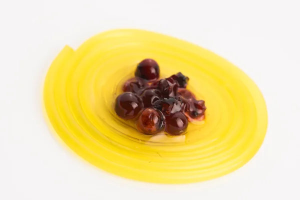 Espaguetis de frutas moleculares con serbal en almíbar —  Fotos de Stock