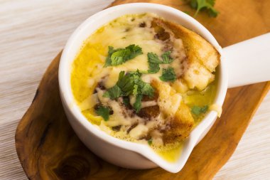 Fransız soğan çorbası