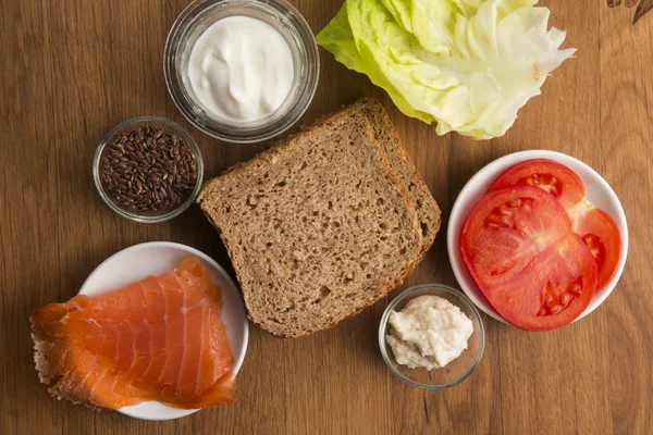 Healthy sandwich with ingredients — Stock Photo, Image