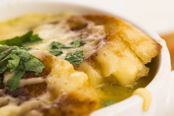 Sopa de cebola francesa com queijo — Fotografia de Stock