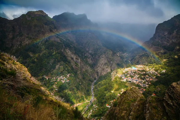 El arco iris sobre el Valle de las Monjas —  Fotos de Stock