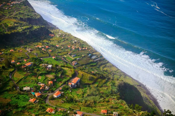 Pequenas casas na aldeia Arco de São Jorge — Fotografia de Stock