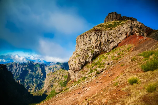 Grote rotsmassief van de Pico do Arieiro — Stockfoto