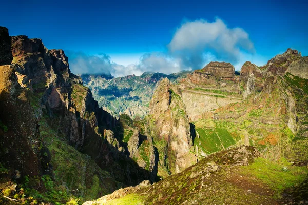 Montañas en los alrededores del Pico do Arieiro — Foto de Stock