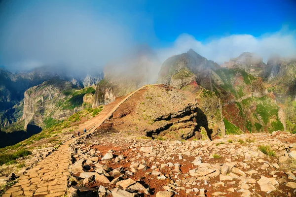 Hiking footpath at the Pico do Arieiro surrounding area — Stock Photo, Image