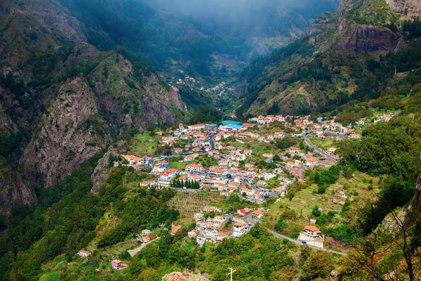 Small cozy village in mountains of Madeira — Stock Photo, Image