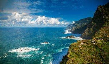 uçurum ve huzursuz okyanus