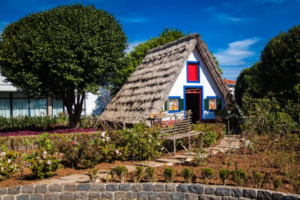 Triangular Madeira house — Stock Photo, Image