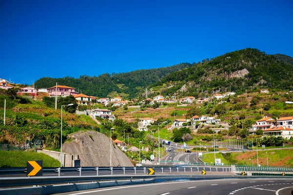 The highway along small village in Madeira — Stock Photo, Image