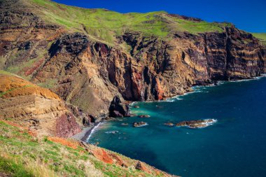 küçük vahşi plaj Ponta de Sao Lourenco kayalıklardan kaybetti
