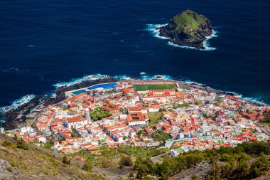 Tenerife Garachico köyünün havadan görünümü