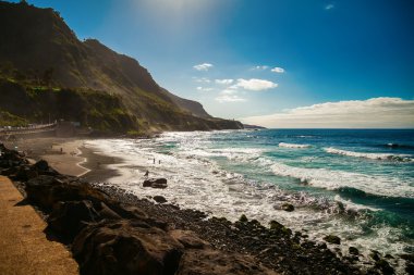 Güzel rüzgarlı sahil Playa El Socorro