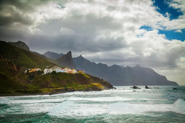 Litoral nordeste de Tenerife com Almaciga Village — Fotografia de Stock