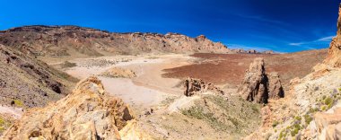 Liano de Ucanca'ya dağların panoramik görünüm