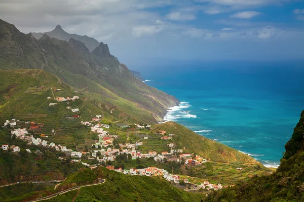 Côté nord-est de Tenerife avec village Taganana — Photo