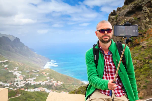 Tourist man making a selfie picture — Stock Photo, Image