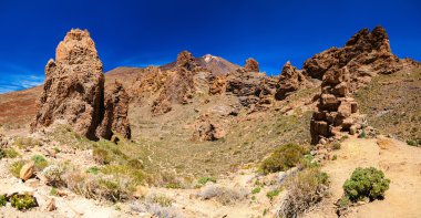 panoramik Los Roques de Garcia ve Teide yanardağı