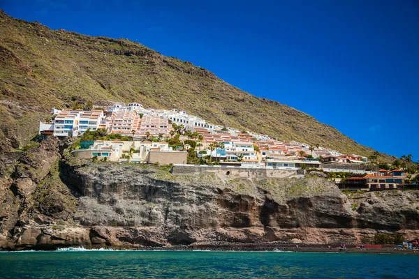 Visa ot byn Los Gigantes från havet — Stockfoto